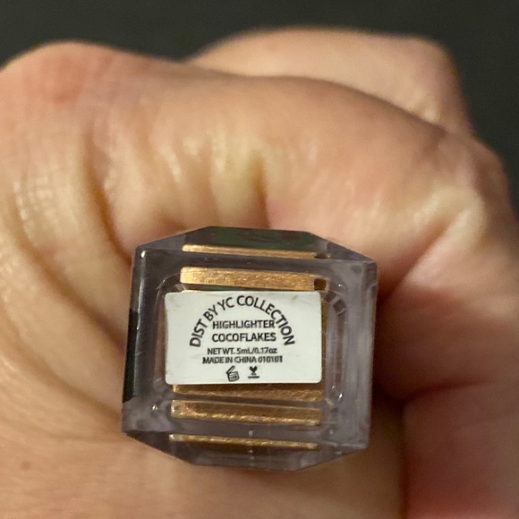 YC Collection Authentic Glazed Liquid Highlighter in Cocoflakes - Picture 2 of 2